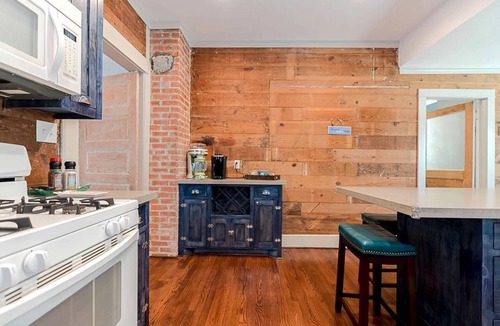 San Jacinto House | Coral Cottage, 3BR House - Within Sight of the Beach