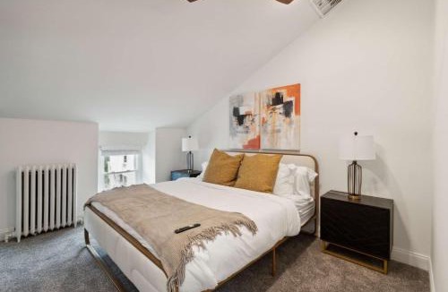 Manayunk House | Corner Rowhome with Parking Sleeps 8