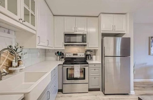 Louisville House | Corner Unit 2 BDR/2.5 BA Lafayette Townhome