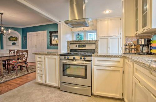 Del Mar House | Corpus Christi Home with Pool and Hot Tub Walk to Bay