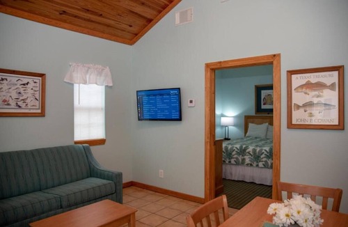 Fulton House | Cottage 20 at D&R Pelican Bay Resort