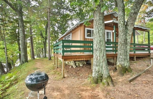 St Germain Cottage | Cottage 3 - Hiller's Pine Haven - Enjoy a breathtaking lake view - Free WIFI