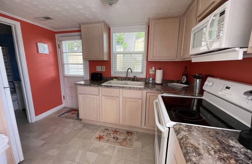 Buckeye Lake Cottage | Cottage in resort style area, across from Buckeye Lake bars/restaurants!