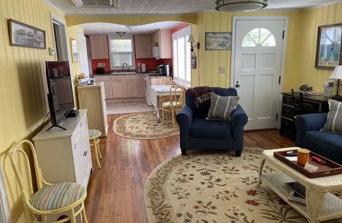 Buckeye Lake Cottage | Cottage in resort style area, across from Buckeye Lake bars/restaurants!