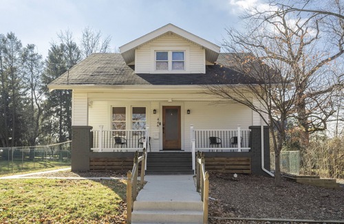Lansdale House | Cottage on Main in Lansdale! Perfect for family, work, shopping, relaxing.