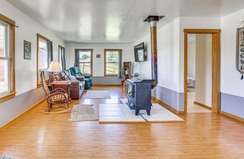 Bristolville House | Countryside Retreat in Middlefield about 7 Mi to Town!