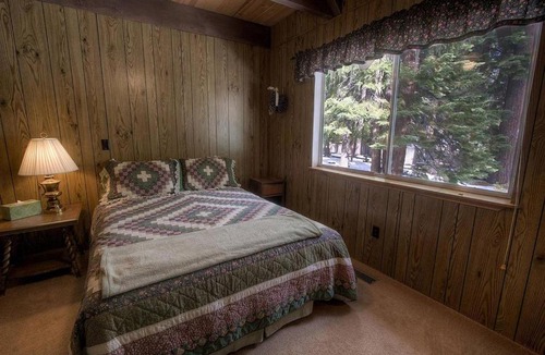 South Lake Tahoe House | Coyote Den by Lake Tahoe Accommodations