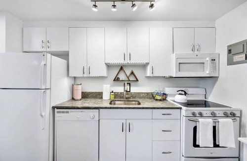 Englewood Apartment | Cozy 1/1 Walkability & Near Dnvr