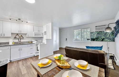 Englewood Apartment | Cozy 1/1 Walkability & Near Dnvr