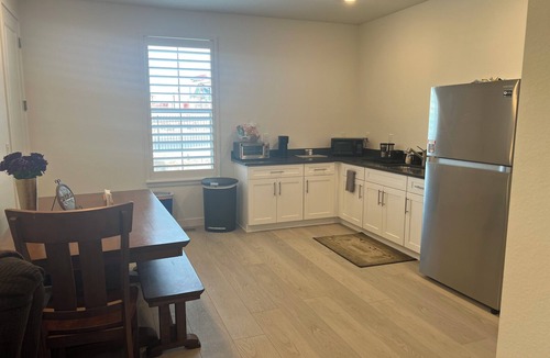 Lakewood House | Cozy 1-bedroom 1-bath Suite, with WiFi in charming Morrison near Red Rocks!