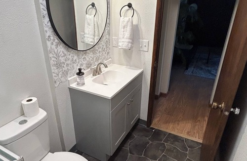 College Apartment | Cozy 1 bedroom apartment across from the airport with WiFi.