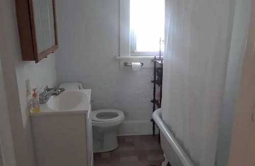 Highland Square Apartment | Cozy 1 Bedroom in Highland Square, pets welcome!