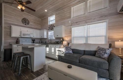 Upward House | Cozy 1BR Tiny Home with Pool Access and Free Tix