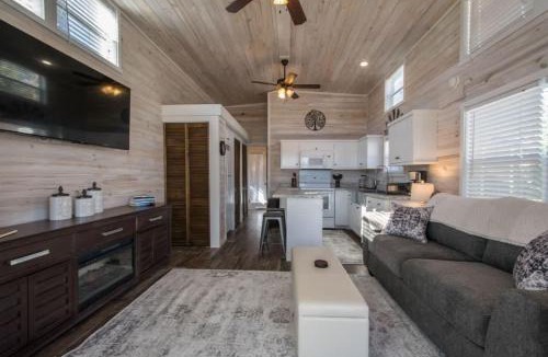 Upward House | Cozy 1BR Tiny Home with Pool Access and Free Tix
