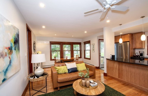 Minot Cottage | Cozy 2/1 in a serene, park-like setting, near Minot Beach & coastal marshes