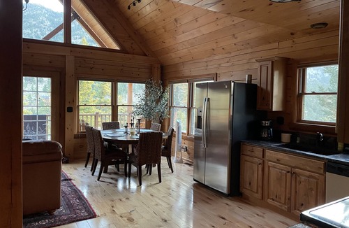 Lyons House | Cozy 2/2 Log Cabin Home - 11 miles from Estes Park, CO