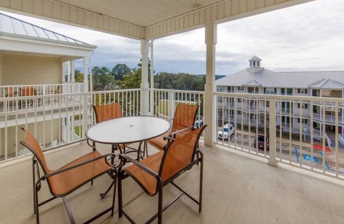 Flint Apartment | Cozy 2-bedroom apartment with AC, fitness room and WiFi in welcoming Flint