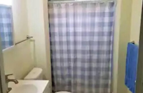 Harlandale House | Cozy 2 Bedroom Home - Mins from Downtown & Pearl
