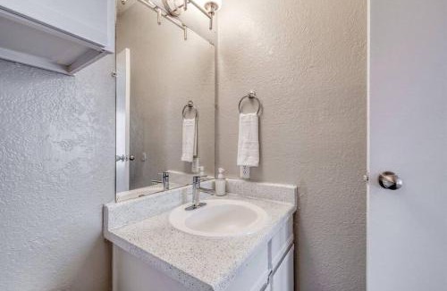 Milwood Apartment | Cozy 2BD Apt Austin Texas
