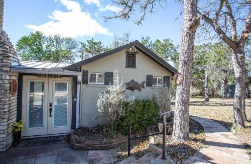 Ingram House | Cozy 2BR Cabin - King Bed Bunks Fire Pit & BBQ