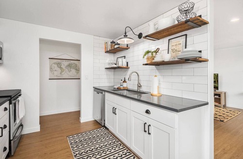 Moss Bay House | Cozy 2BR Lower Unit @DT Kirkland | Walk to Lake