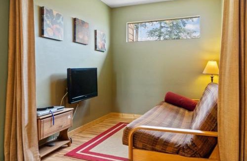 Wildernest House | Cozy 2BR with Great Views Near Trails