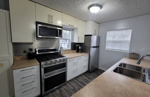 Ypsilanti House | Cozy 4 Bedroom Home Away from Home