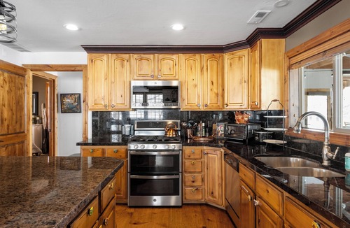 Charleston House | Cozy, 4-bedroom lake house 5 minutes from the beach and boat launch.