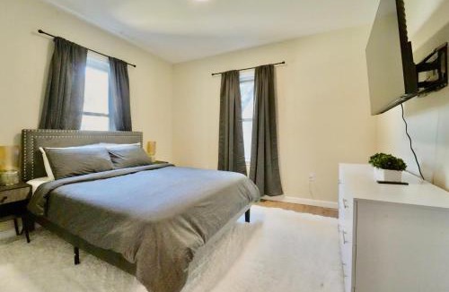 East Somerville Apartment | Cozy 4BD2BA Near Boston-Encore-T-Station and Diners