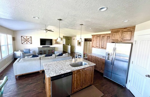 Sunset Heights House | Cozy 6 bedroom with tons of living and sleep space
