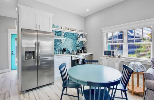 Holmes Beach Villa | Cozy AMI Villa! Pool, BBQ, and Beach Access!