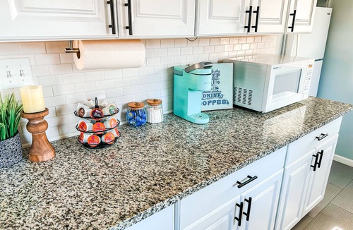 Holland House | Cozy and Convenient 2BR in Prime Central Location
