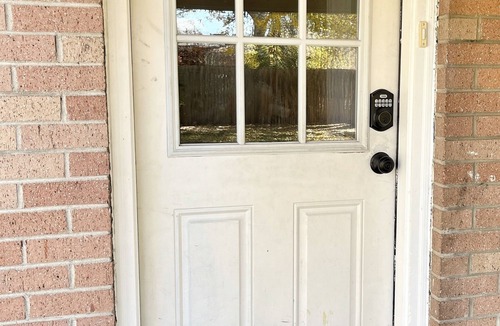 Scenic Heights Apartment | Cozy and Private Lower Level Unit with Full Kitchen