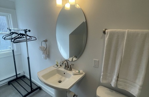 South Kortright Bed & Breakfast | Cozy B&B with WiFi and AC in Terrific South Kortright