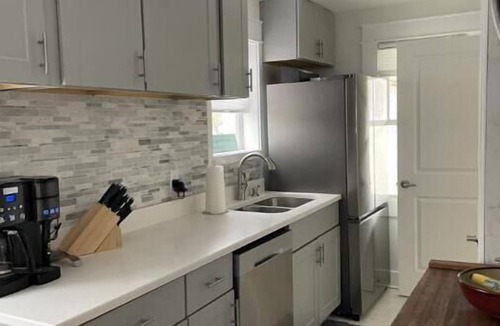 Murfreesboro House | Cozy bungalow in the heart of Murfreesboro. Pet friendly.