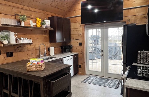Turners Cabin | Cozy Cabin - Fire pit, Upscale Area, Near I44 & HWY 65