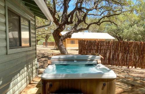 Ingram House | Cozy Cabin in Ingram, Texas for Romantic Weekends Away