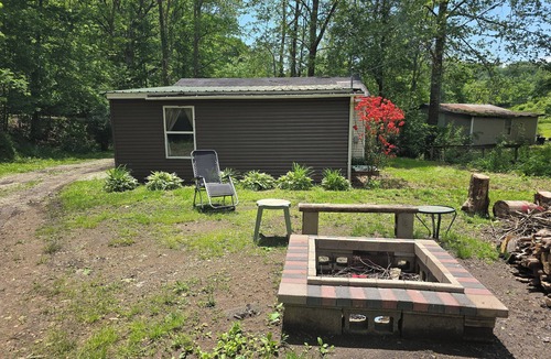 Glouster Cabin | Cozy cabin in peaceful Glouster with WiFi, AC, Very Quiet in a beautiful area.