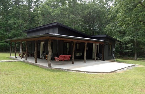 Dunlap Cabin | Cozy cabin in tranquil Dunlap with WiFi. Close to Fall Creek Falls state park.