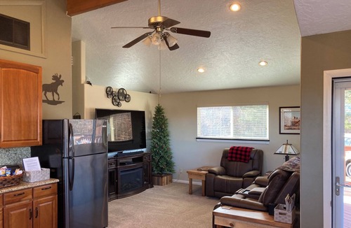 Sedalia Cabin | Cozy Cabin with a Mountain View