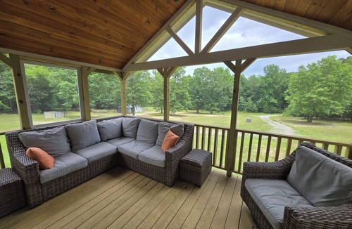 Lillington Cabin | Cozy cabin with AC and loft in charming Lillington