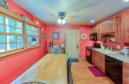 Sky Valley Cabin | Cozy Cabin with Hot Tub, Lake Access, Screened Porch, & Firepit