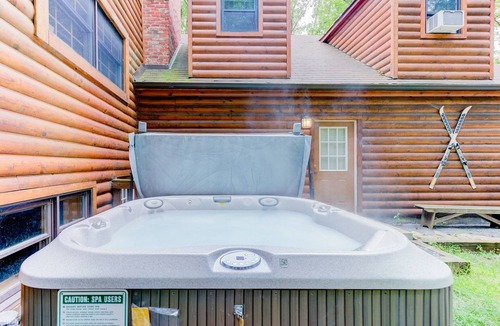 Sky Valley Cabin | Cozy Cabin with Hot Tub, Lake Access, Screened Porch, & Firepit