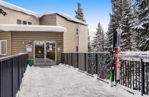 Winter Park Condo | Cozy, Clean, DIRECT Ski-in Ski-Out Top-Floor Studio at Iron Horse