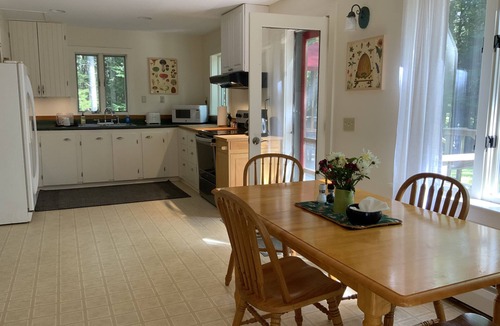 Lincolnville House | Cozy cottage in woodland setting near to hiking biking and lakes