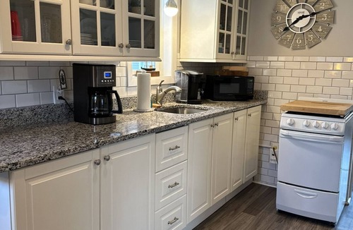 Breakwater Village Cottage | Cozy Cottage - Ocean Views- Steps away from private beach