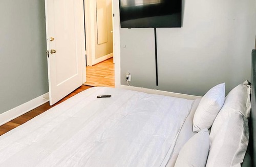 South Central Houston Villa | COZY DOWNTOWN 2 BDRM HOME NEAR TURKEY LEG HUT!!!