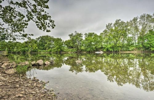 Springfield House | Cozy Family Home with Kayaks, Dock and Fire Pit!
