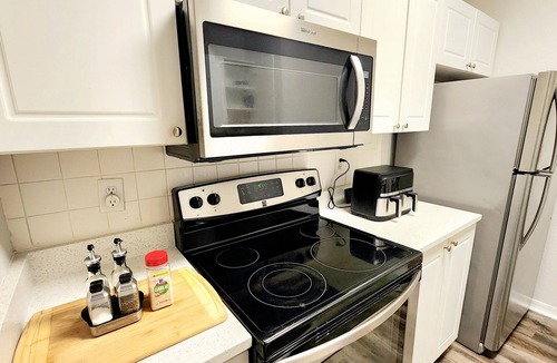 County Line Coalition Apartment | Cozy Gem in Tampa w/all Amenities, Pool, Hot Tub, Gym, Tennis Court!