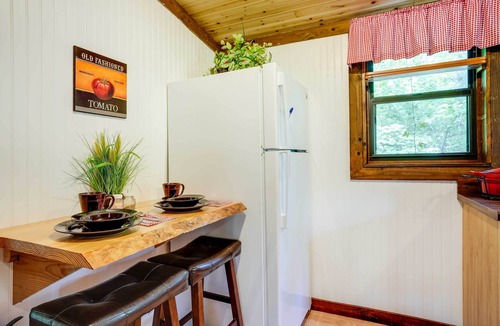 Menlo Apartment | Cozy Georgia Abode w/Deck, Fire Pit & Lake Access